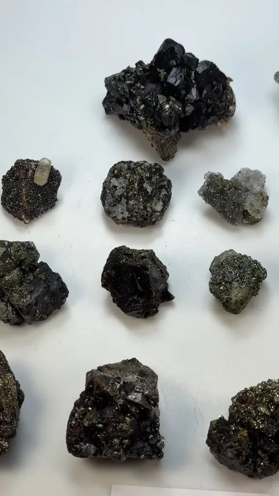 Sphalerite, Quartz, Calcite Flat image