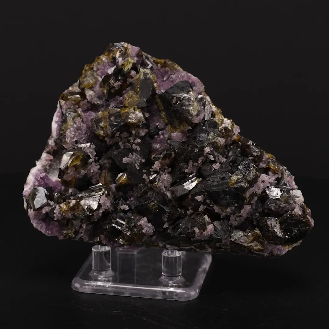 Sphalerite, Quartz v. Amethyst - image 2