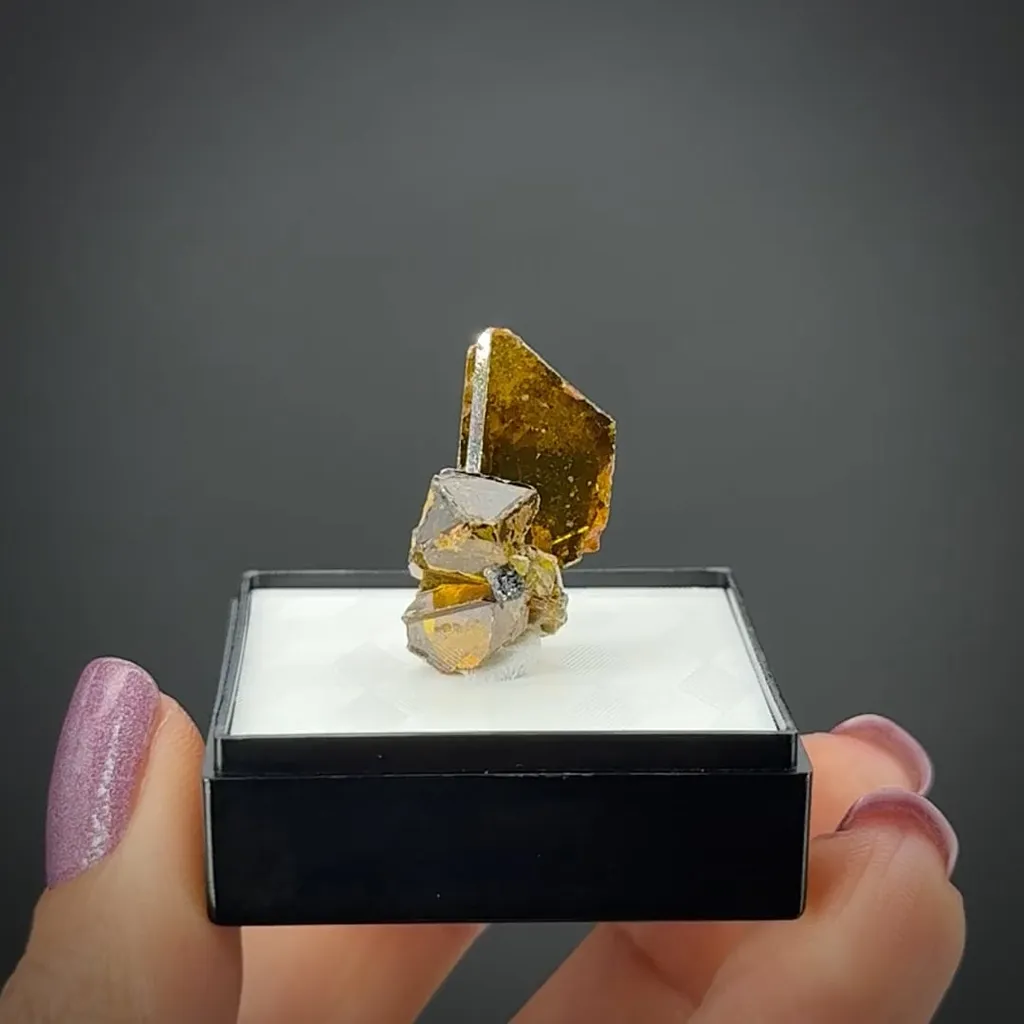 Sphalerite (twinned) - image 2