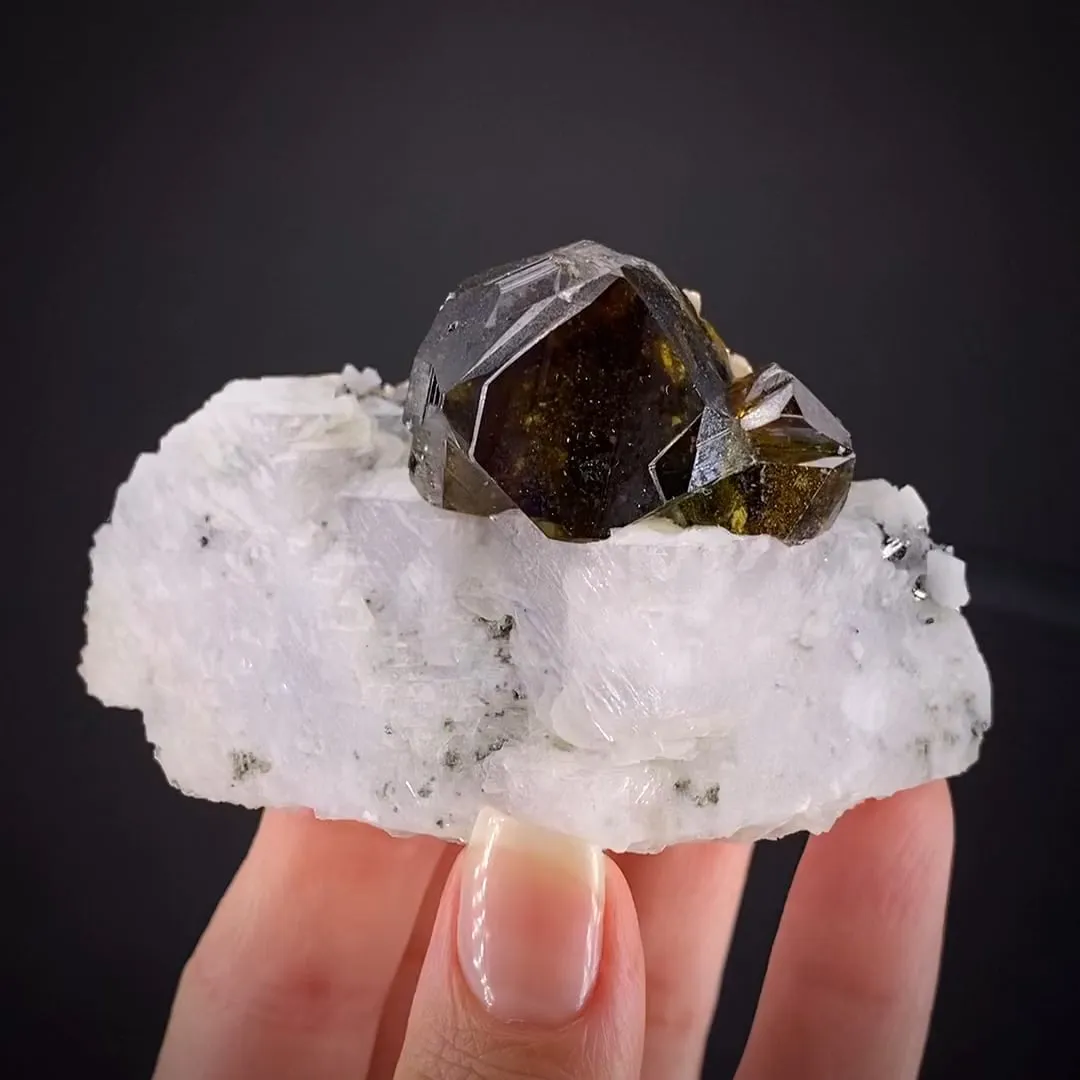 Sphalerite (twinned) on Calcite - image 1