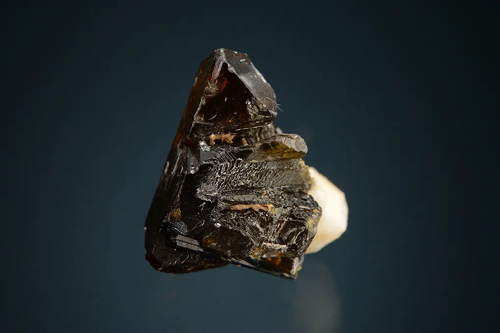 Sphalerite with Analcime - image 3