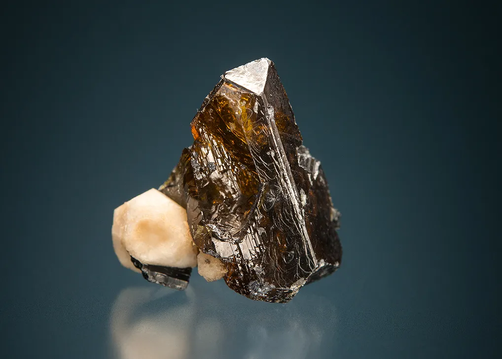 Sphalerite with Analcime image