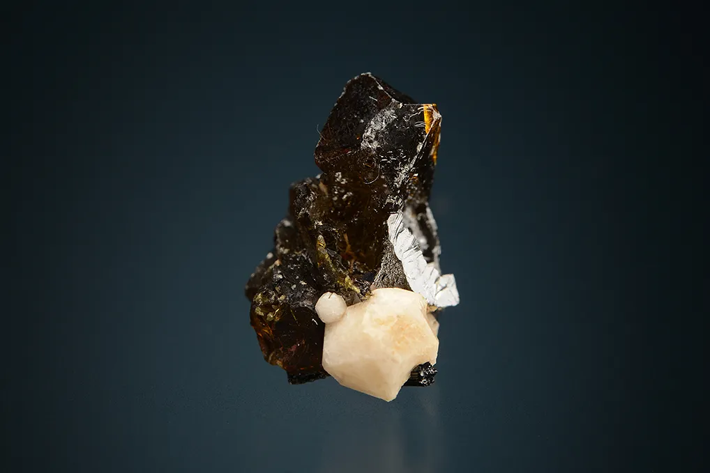 Sphalerite with Analcime - image 2