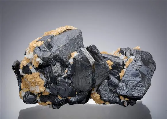 Sphalerite with Calcite image