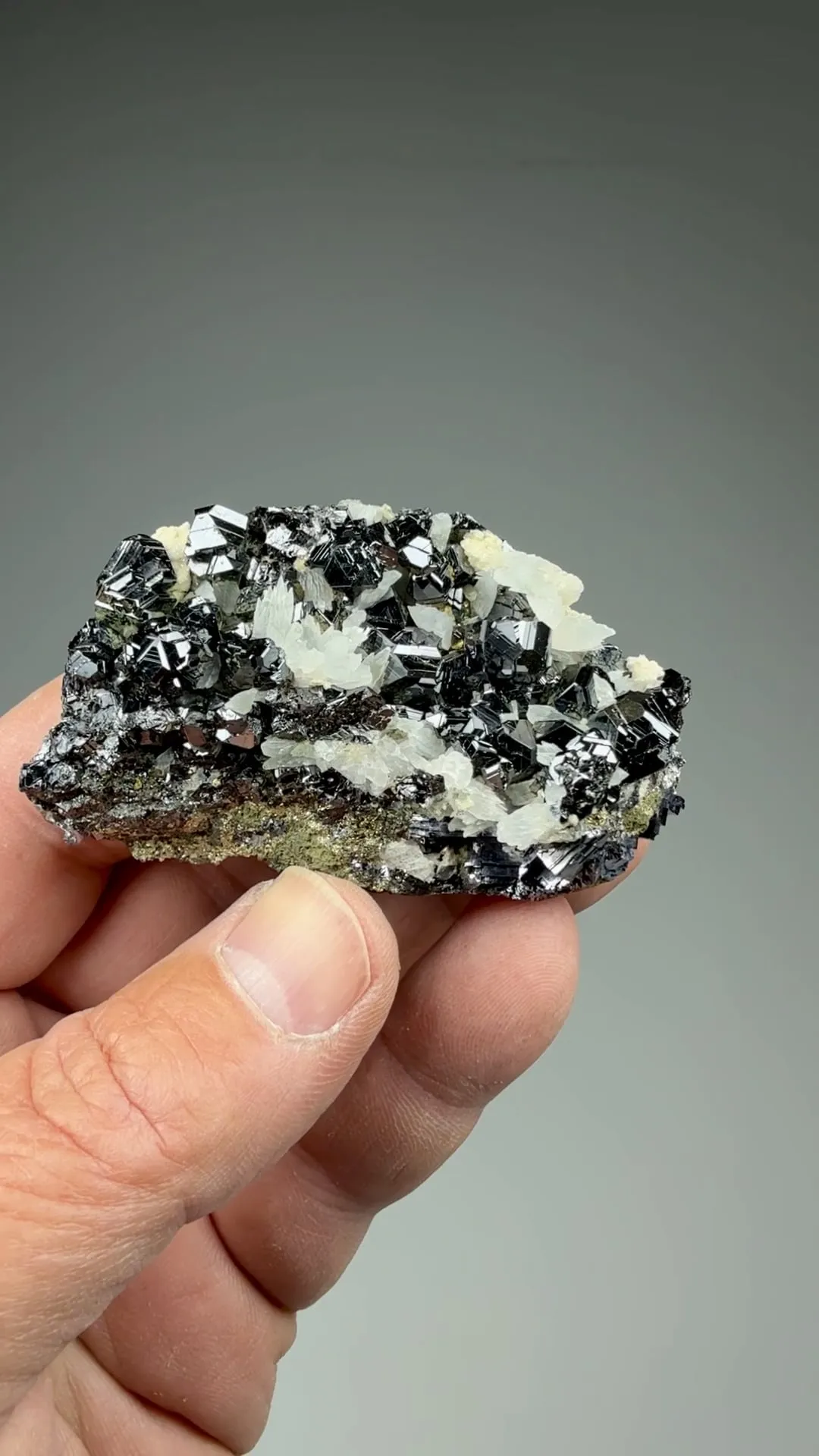 Sphalerite with Calcite - image 2