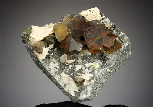 Sphalerite with Calcite and Baryte image