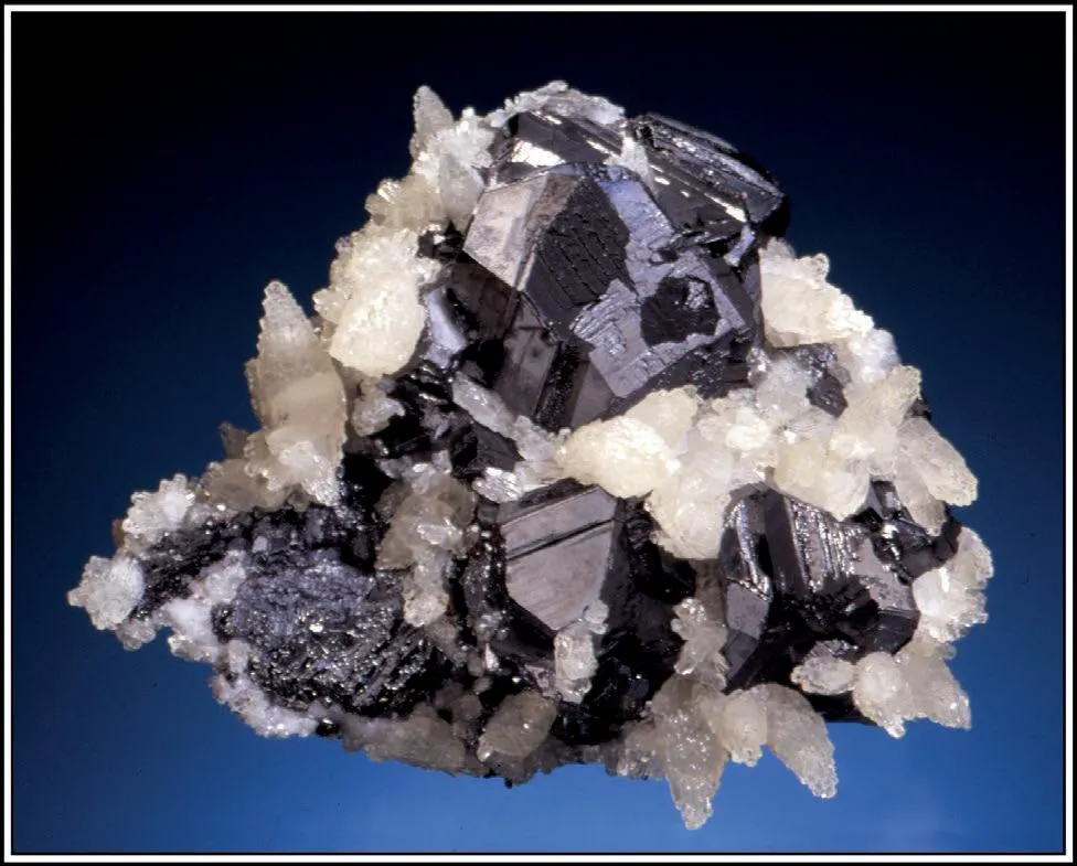Sphalerite with Calcite image