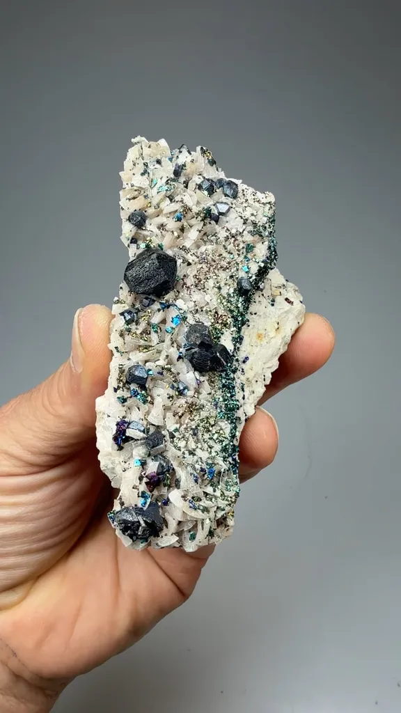Sphalerite with Chalcopyrite, Dolomite image