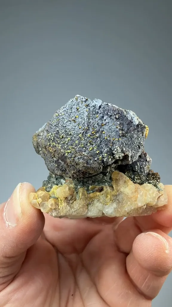 Sphalerite with Chalcopyrite, Pyrite image