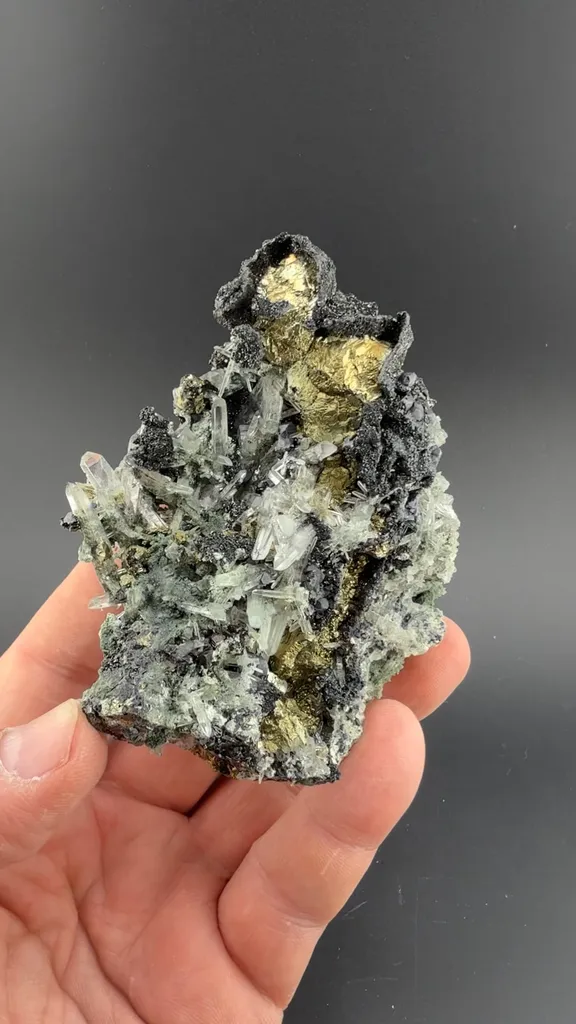 Sphalerite with Chalcopyrite, Quartz image