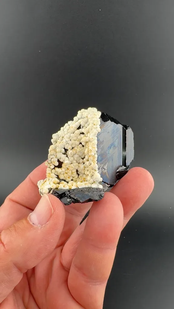 Sphalerite with Dolomite image