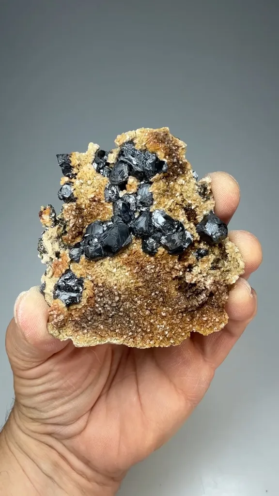 Sphalerite with Dolomite image