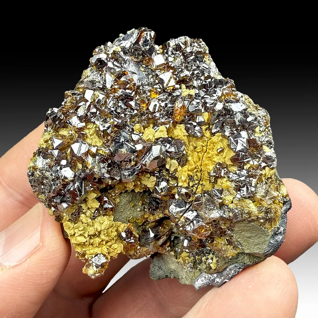 Sphalerite with Dolomite image