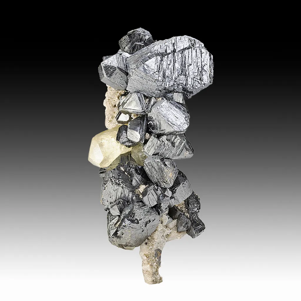 Sphalerite with Dolomite, Calcite image