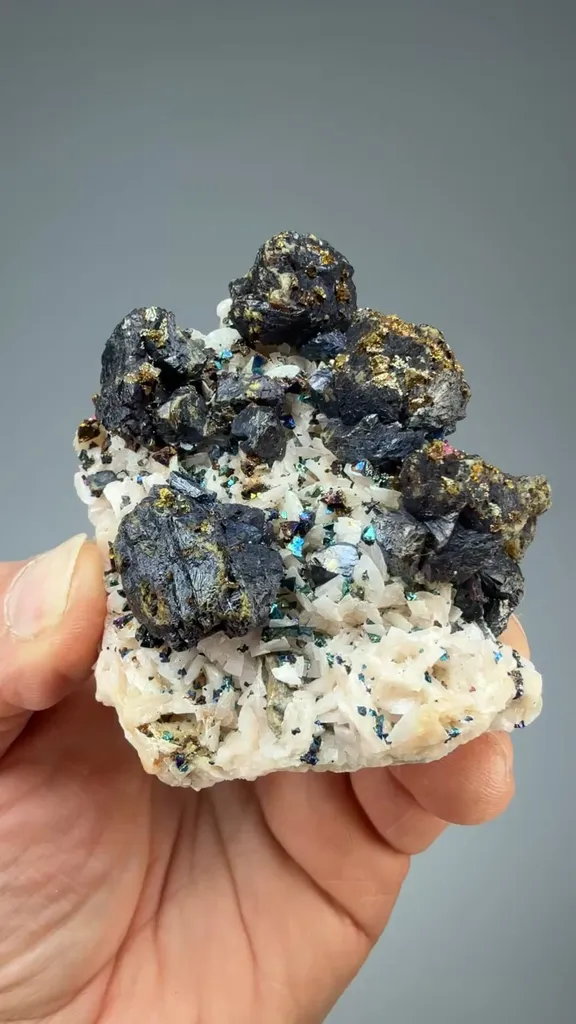 Sphalerite with Dolomite, Chalcopyrite image