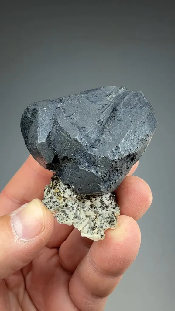 Sphalerite with Dolomite, Chalcopyrite - image 2