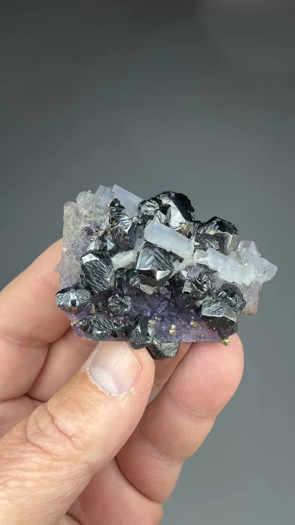 Sphalerite with Fluorite - image 3