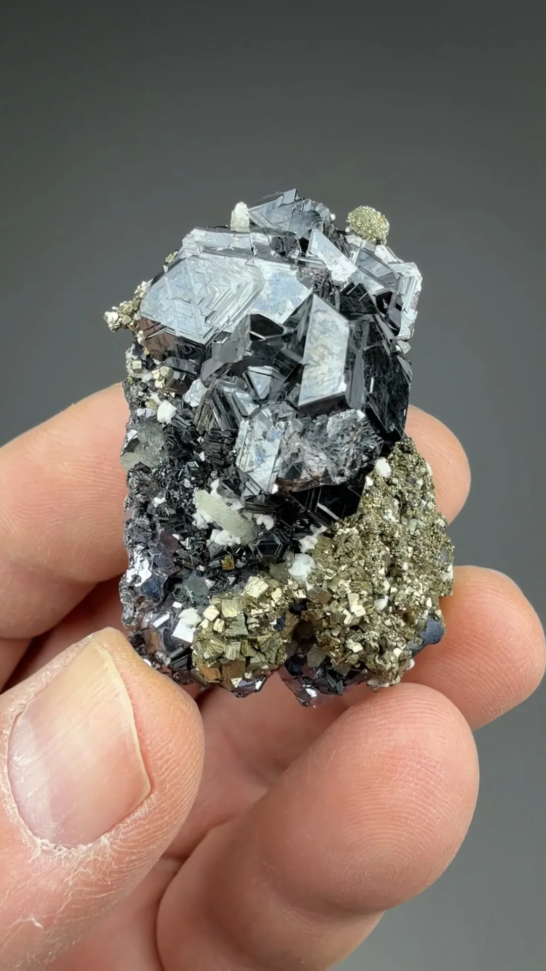 Sphalerite with Pyrite, Calcite - image 2