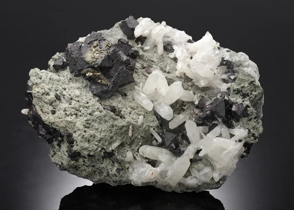 Sphalerite with Quartz image