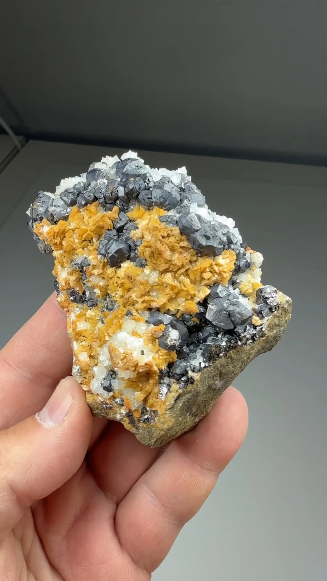 Sphalerite with Quartz, Ankerite - image 2