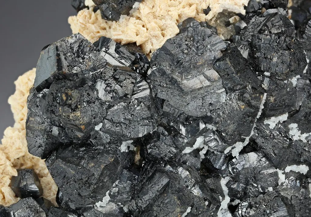 Sphalerite with Siderite image