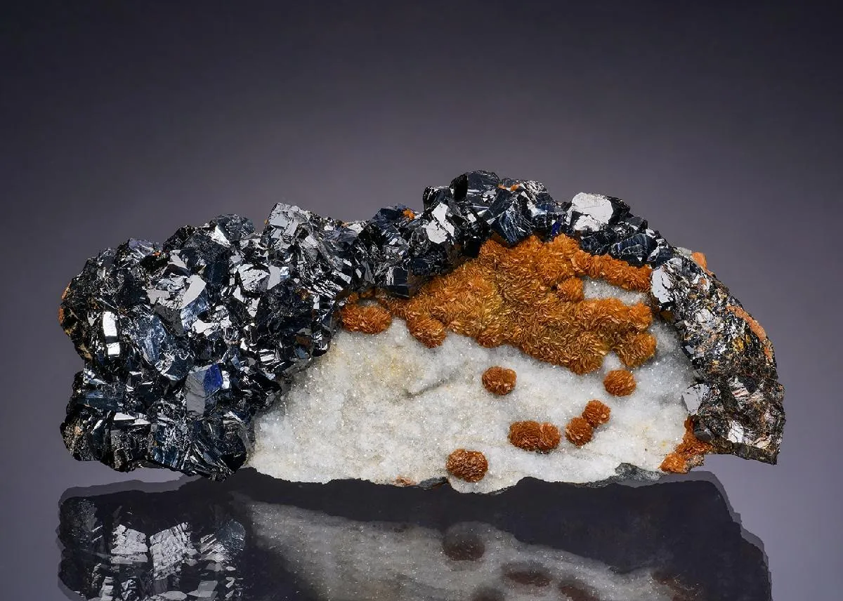 Sphalerite with Siderite on Quartz - image 1