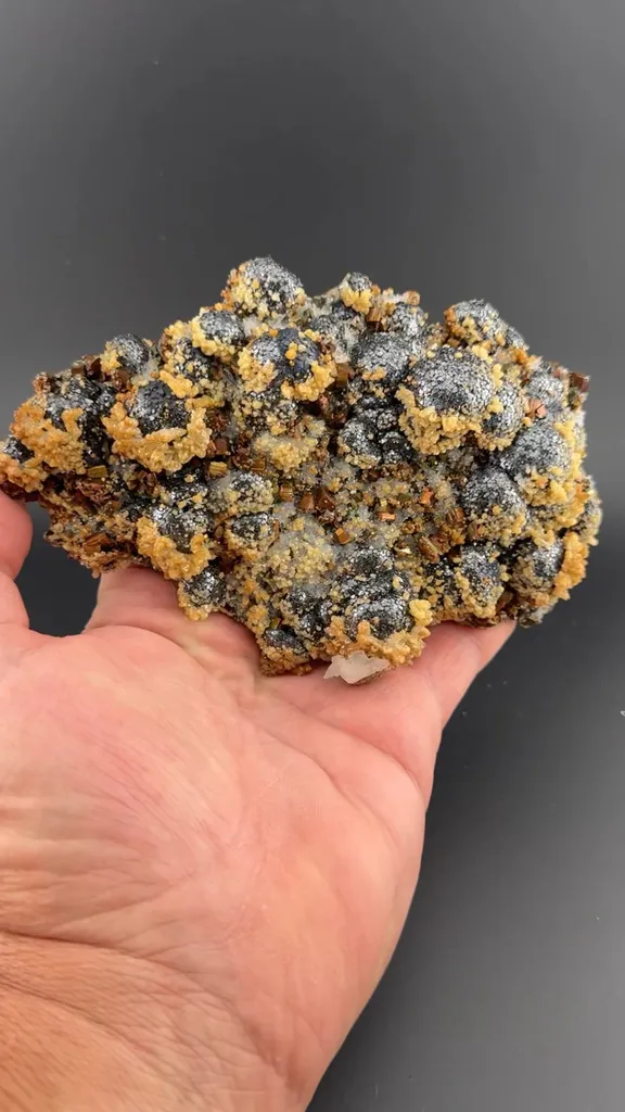 Sphalerite with Siderite, Quartz image