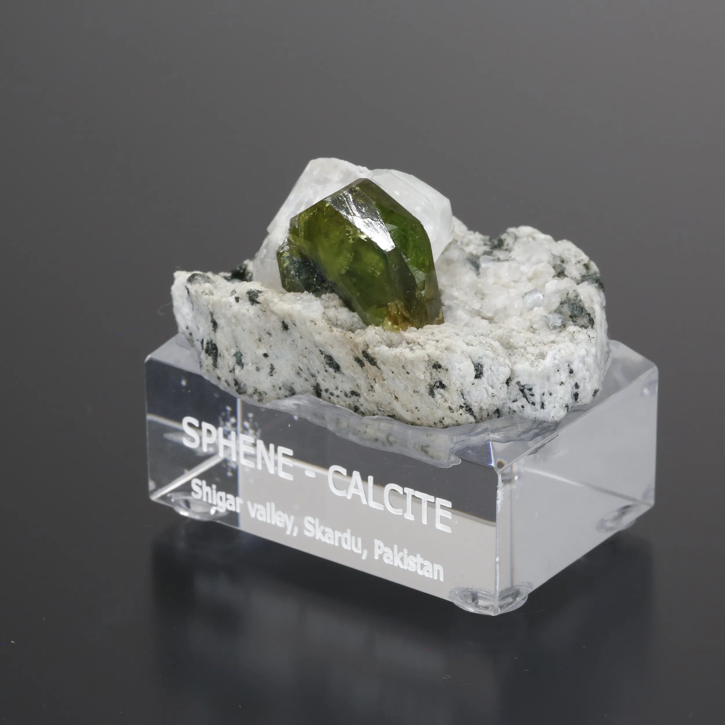Sphene and Calcite - image 2