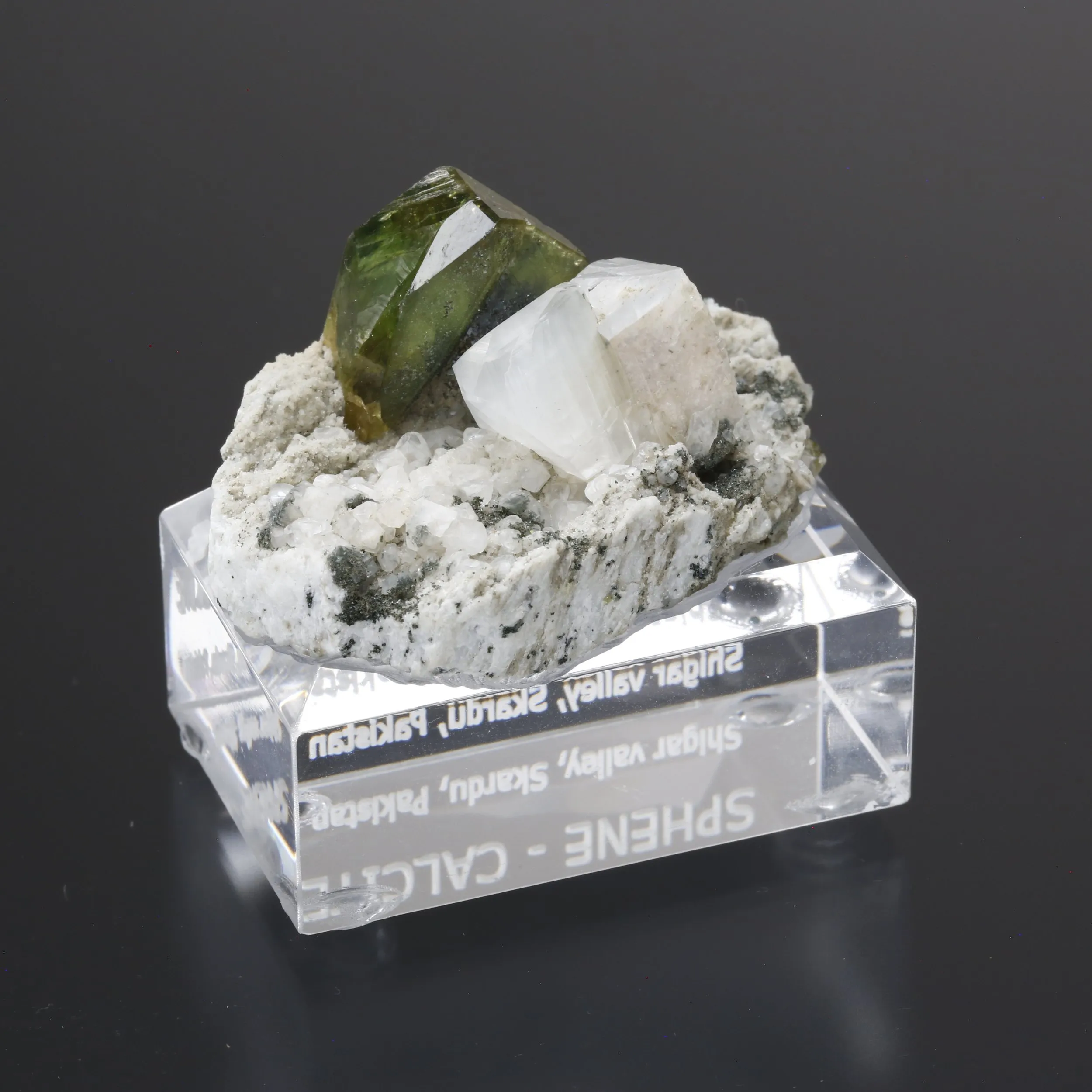 Sphene and Calcite - image 4