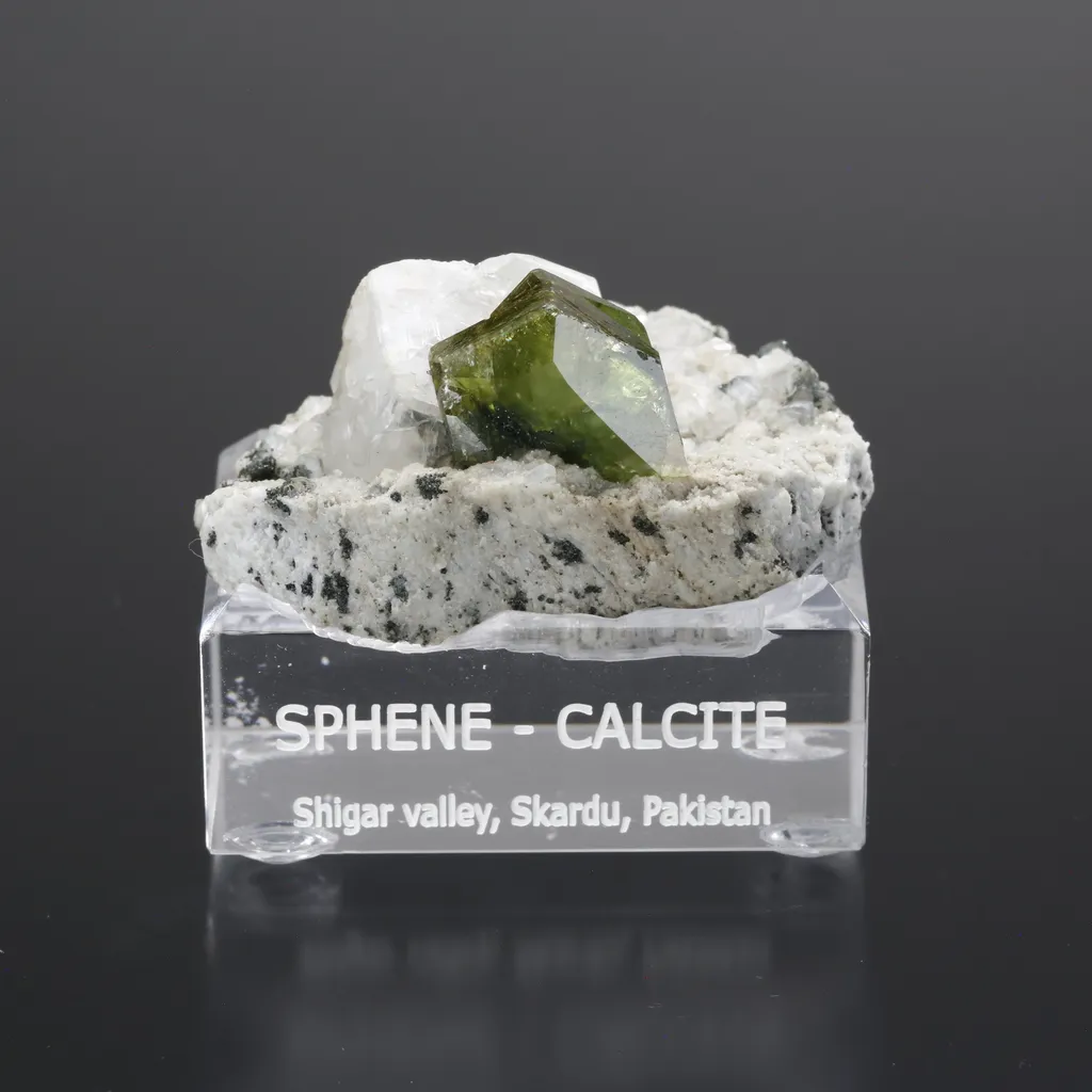 Sphene and Calcite image