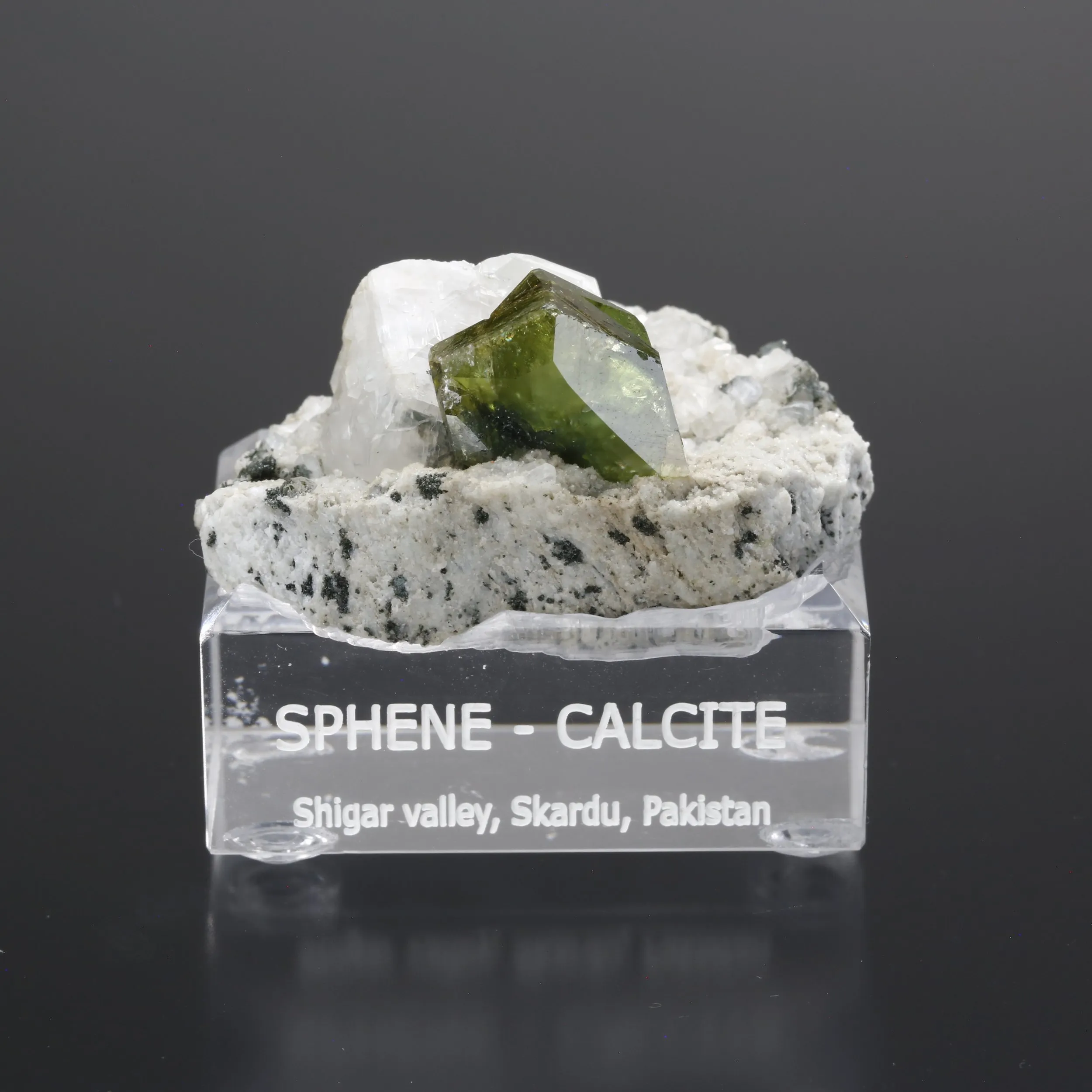 Sphene and Calcite - image 1