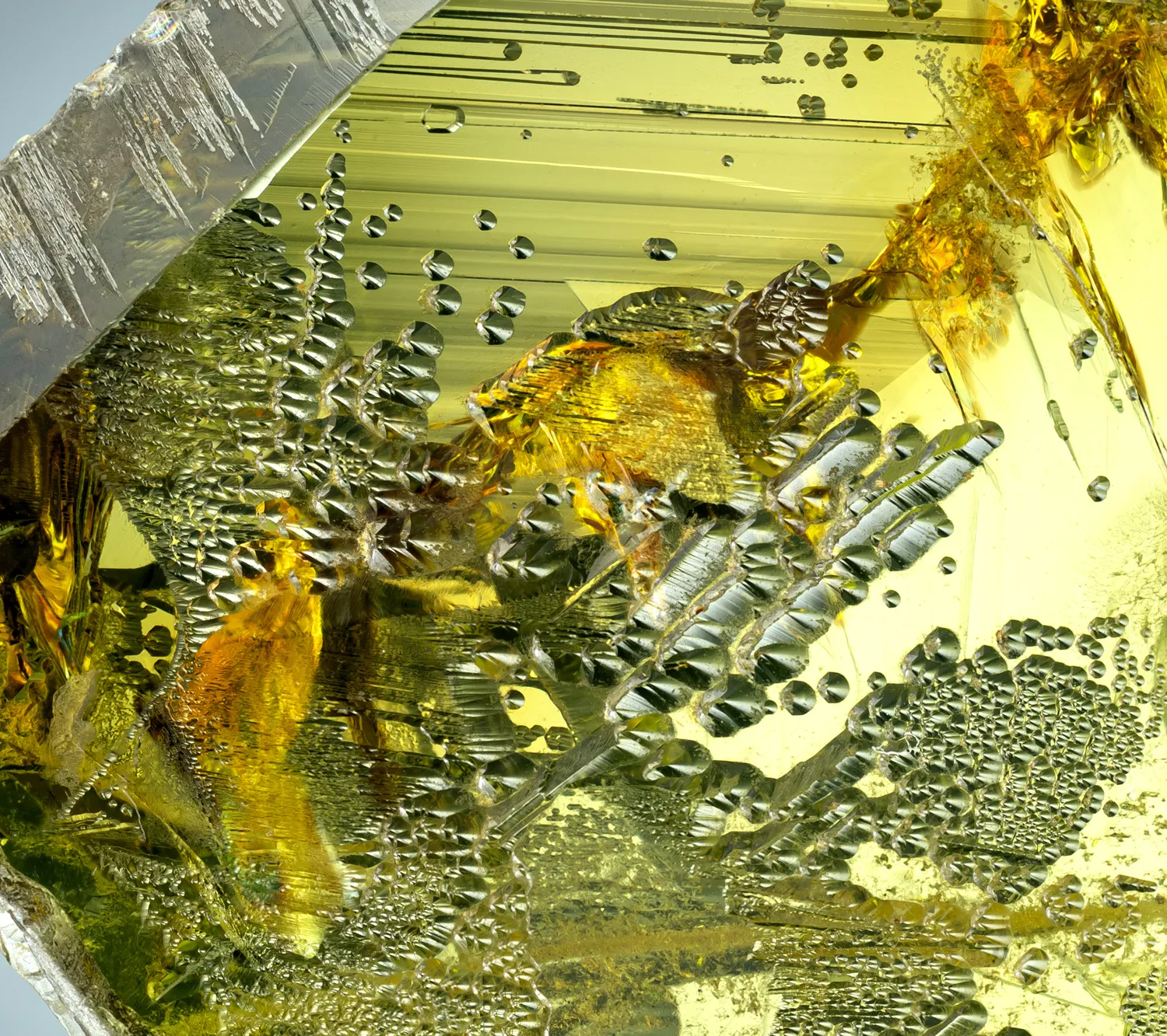 Sphene (twinned) - image 3