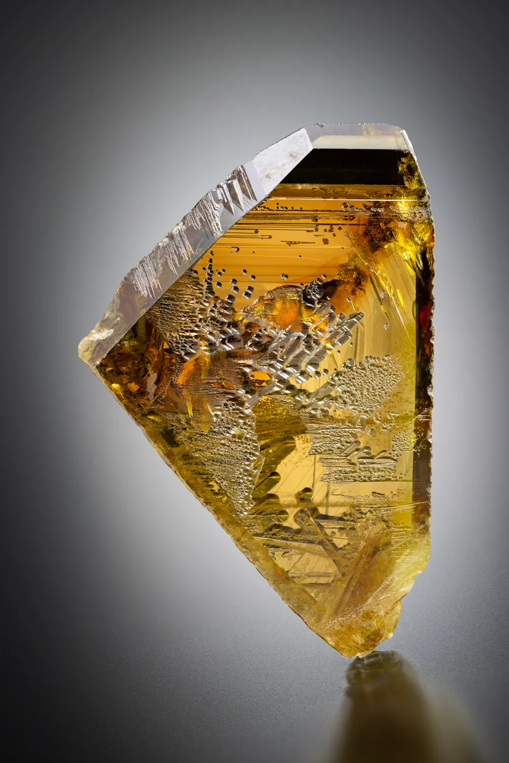 Sphene (twinned) - image 4