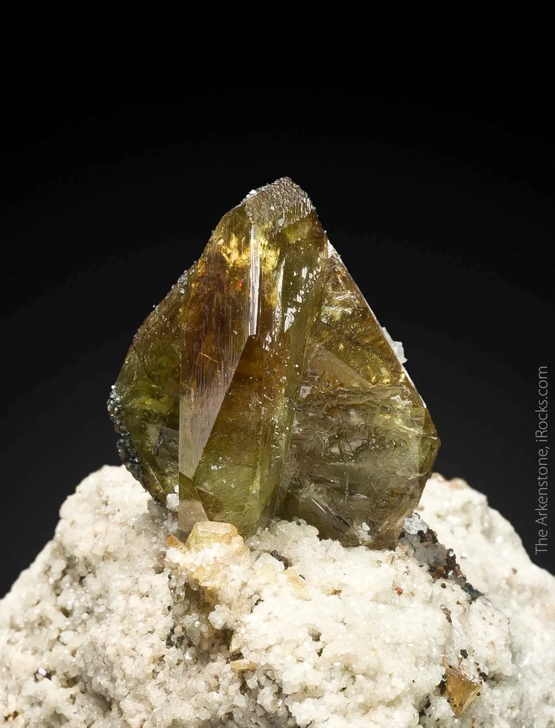 Sphene var. Titanite - twinned crystal (Cover Piece) - image 2