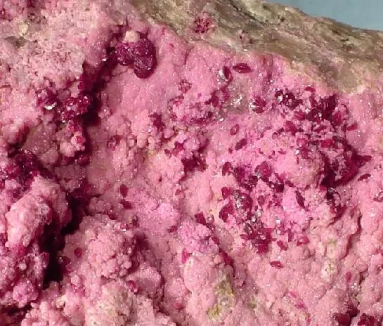 Spherocobaltite, Dolomite (Var: Cobaltoan Dolomite) - image 2