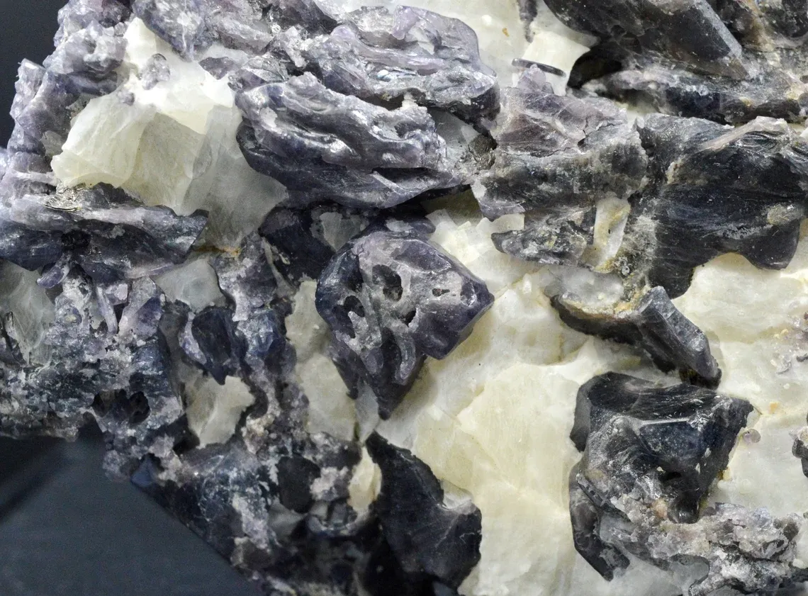 Spinel & Calcite 275 grams - Antanimora Sud, Ambovombe-Androy, Androy, Madagascar - image 3