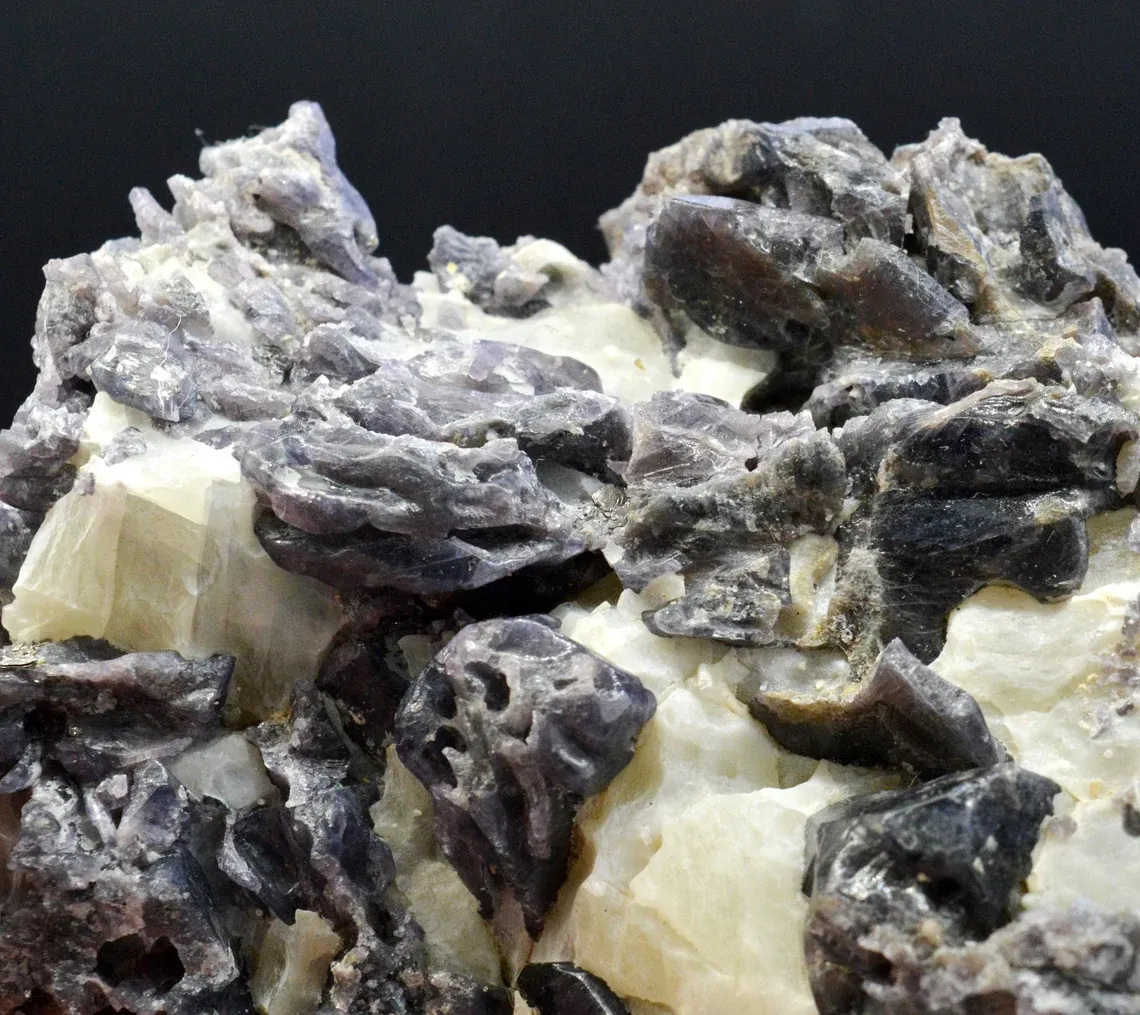 Spinel & Calcite 275 grams - Antanimora Sud, Ambovombe-Androy, Androy, Madagascar - image 7