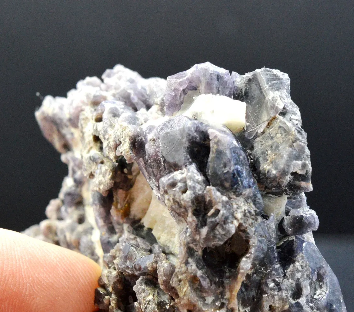 Spinel & Calcite 275 grams - Antanimora Sud, Ambovombe-Androy, Androy, Madagascar - image 6