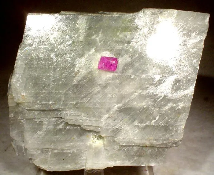Spinel, Calcite image