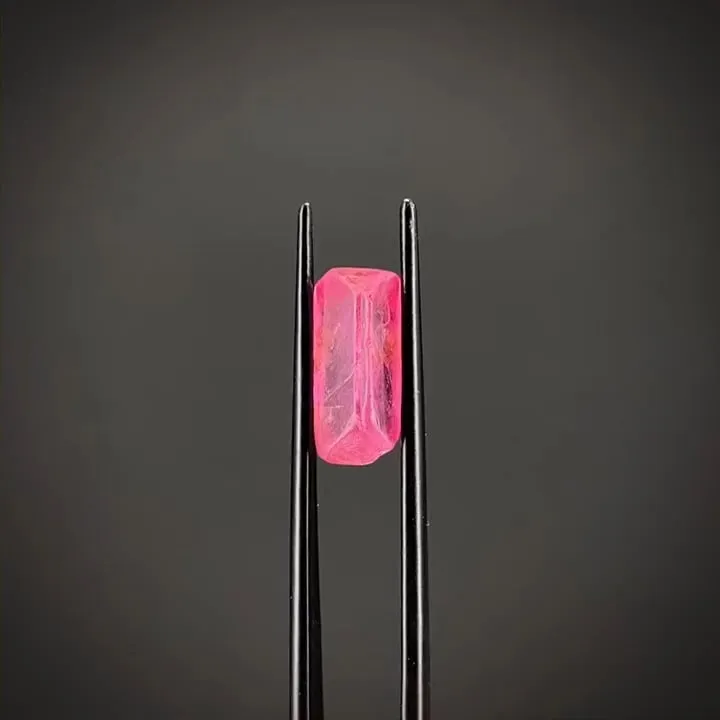 Spinel (elongated octohedron) image