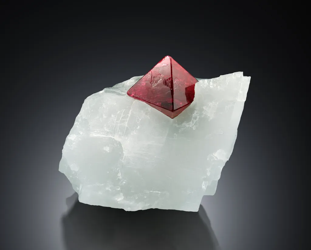 Spinel from Myanmar, Mandalay Region, Mogok Township, Mogok Valley, Ohngaing image