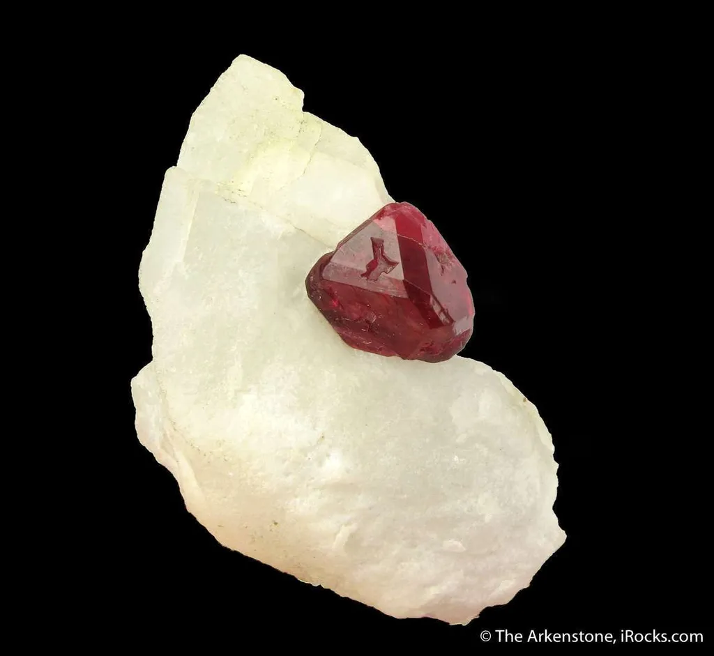 Spinel in marble - image 4