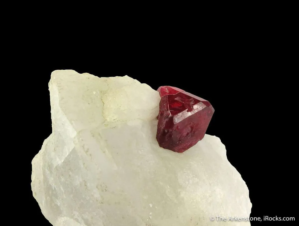 Spinel in marble - image 3