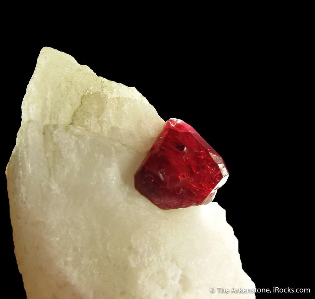 Spinel in marble - image 2