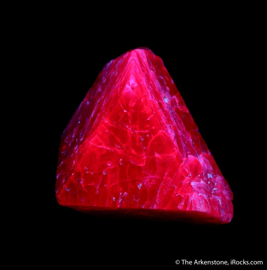 Spinel (macle twinned) image
