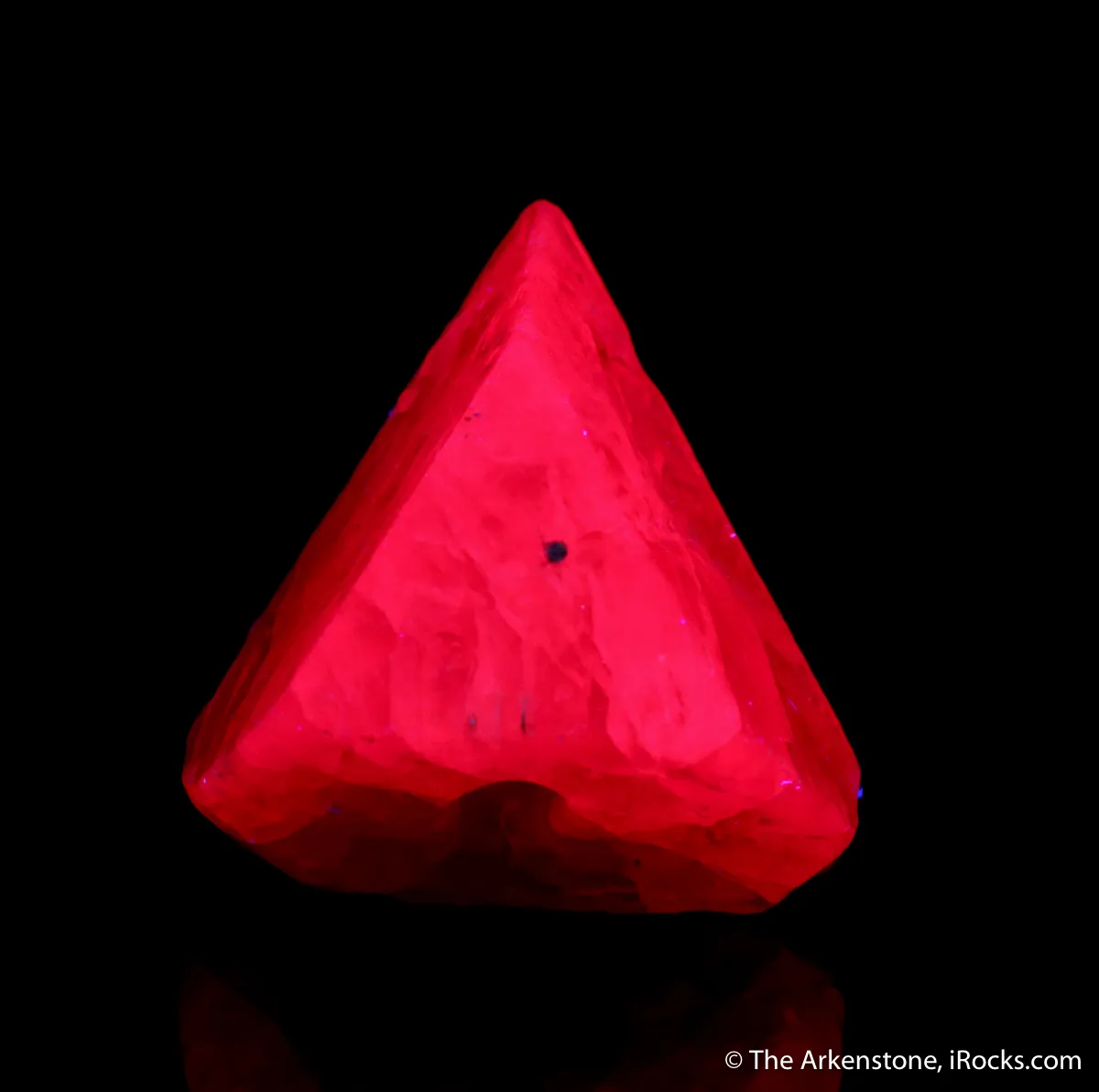 Spinel (macle twinned) - image 3