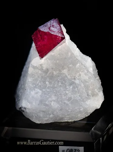 Spinel on Calcite image