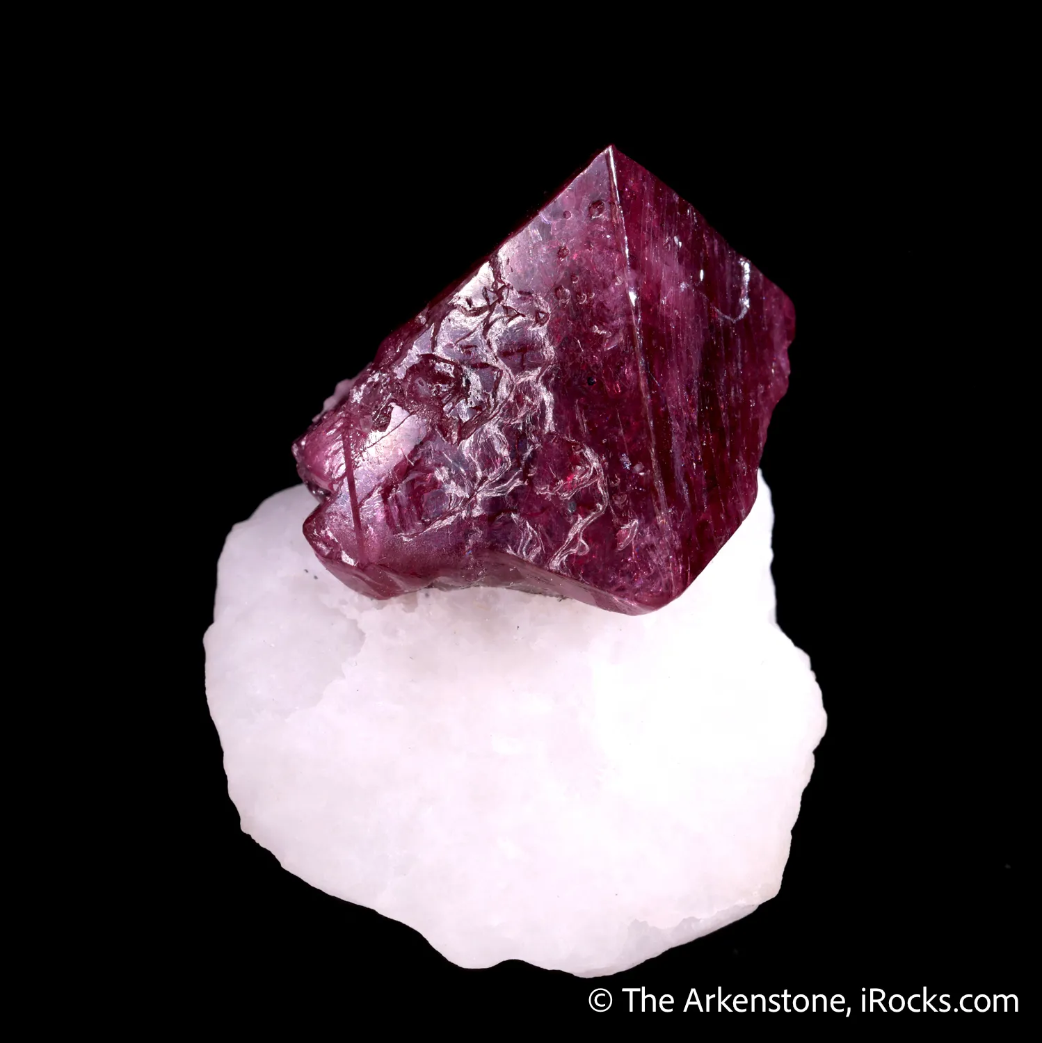 Spinel on Calcite - image 1