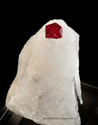 Spinel on Calcite image