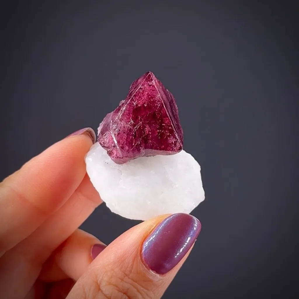 Spinel on Calcite - image 2